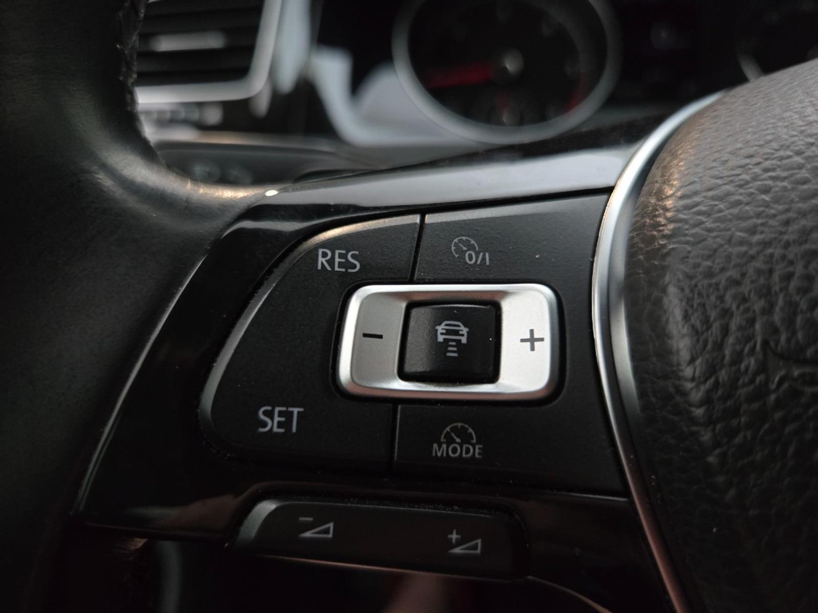 Volkswagen Golf 1.6 TDI Highline | 2014 | 202,590 km | Automatic | 9XNR83 | NAP: Makes sense
