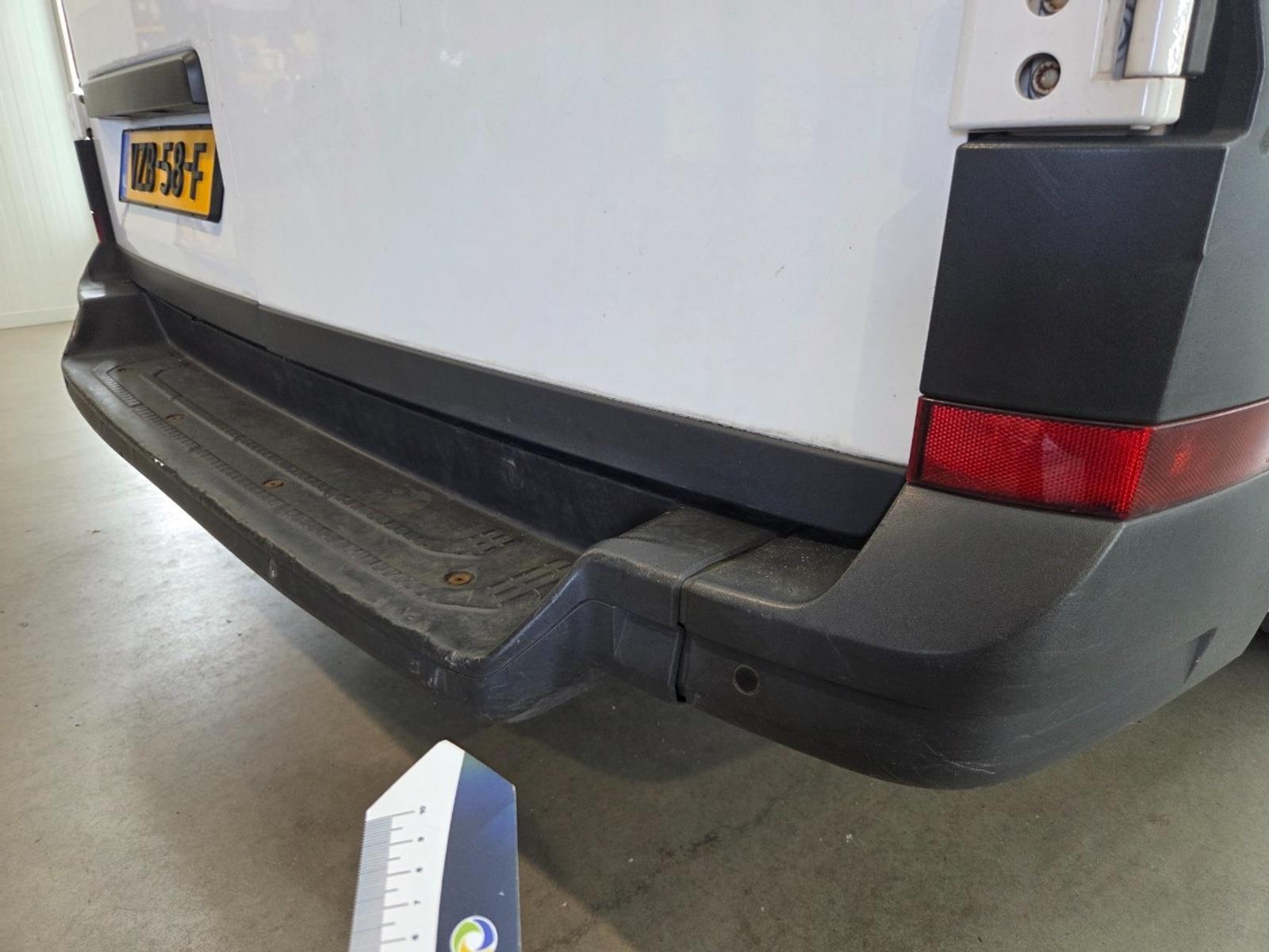 Volkswagen Crafter 35 2.0 TDI L3H3 DC Trendline | 2018 | 181.960 km | Automaat | VZB58F | NAP: Geen oordeel