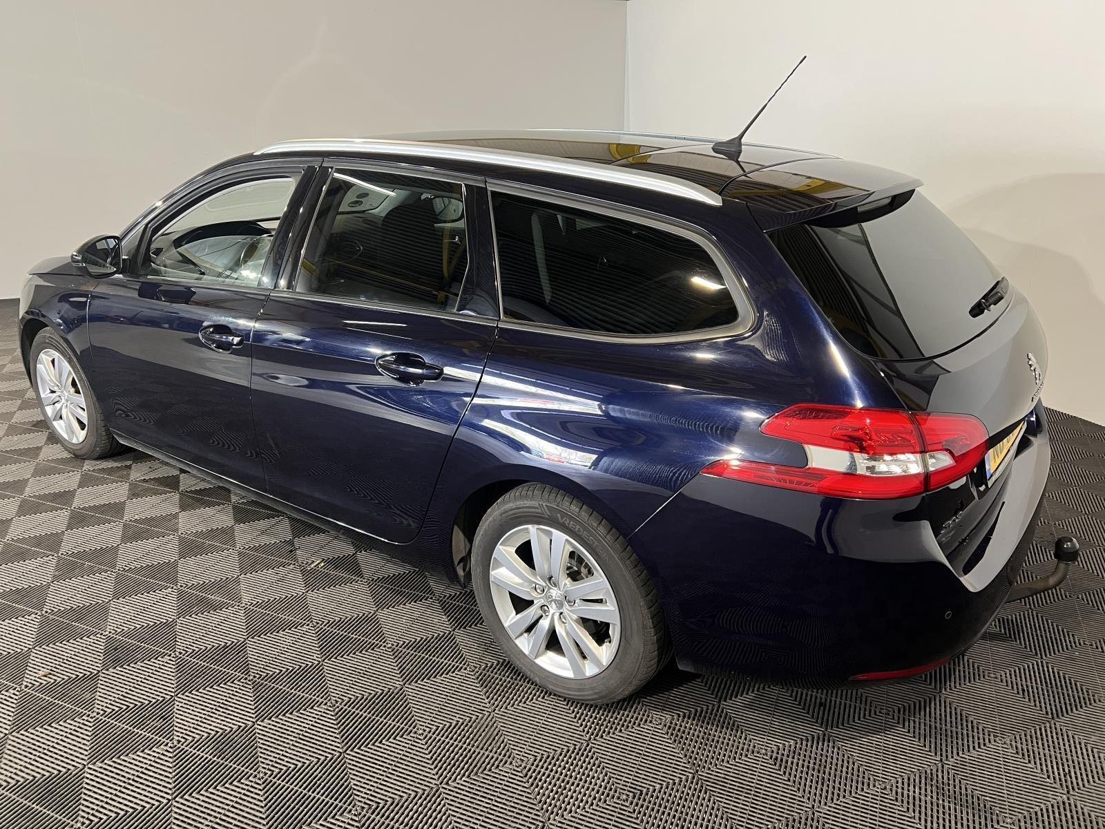 Peugeot | 308 SW | 1.2 PureTech Blue Lease Executive | 2017 | 175.669 km | NB507Z | Logisch