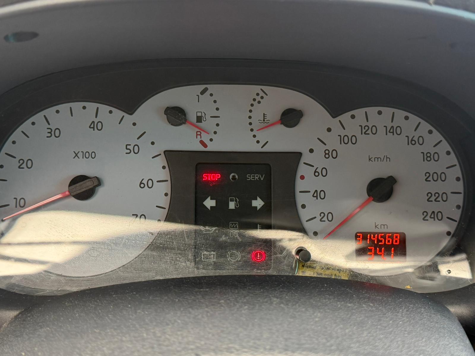 Renault | Clio | 1.6 RXE | 2000 | 314.568 km | 83FHGT | Logisch