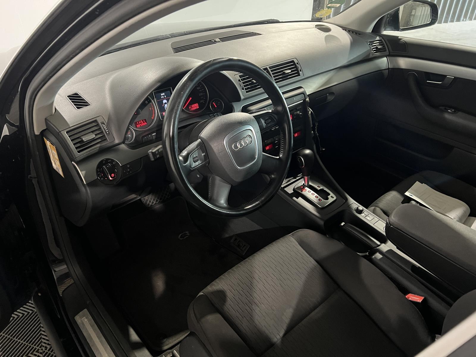 Audi | A4 Avant | 2.0 Pro Line Business | 2006 | Automaat | 230.234 km | 63SPBG | Logisch