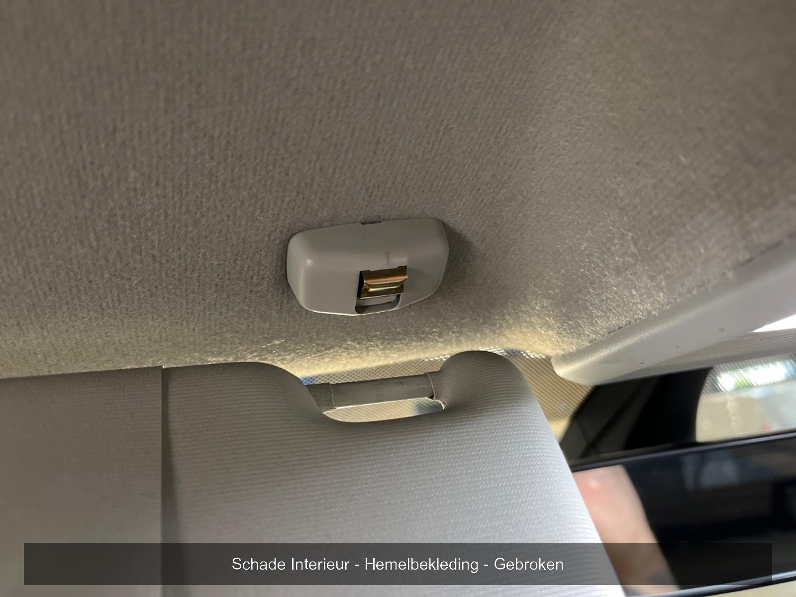 Volkswagen Transporter 2.0 TDI L2H1 28 Highline | 2023 | 254,353 km | Automatic | VVT58L | NAP: Makes sense