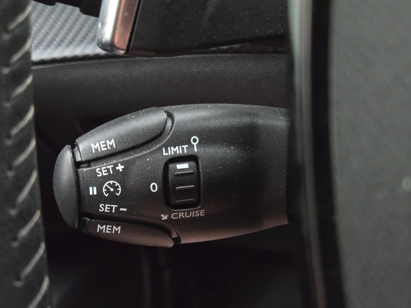 Peugeot 2008 1.2 PureTech Allure | 2021 | 97.862 km | Automaat | JBB86R | NAP: Geen oordeel
