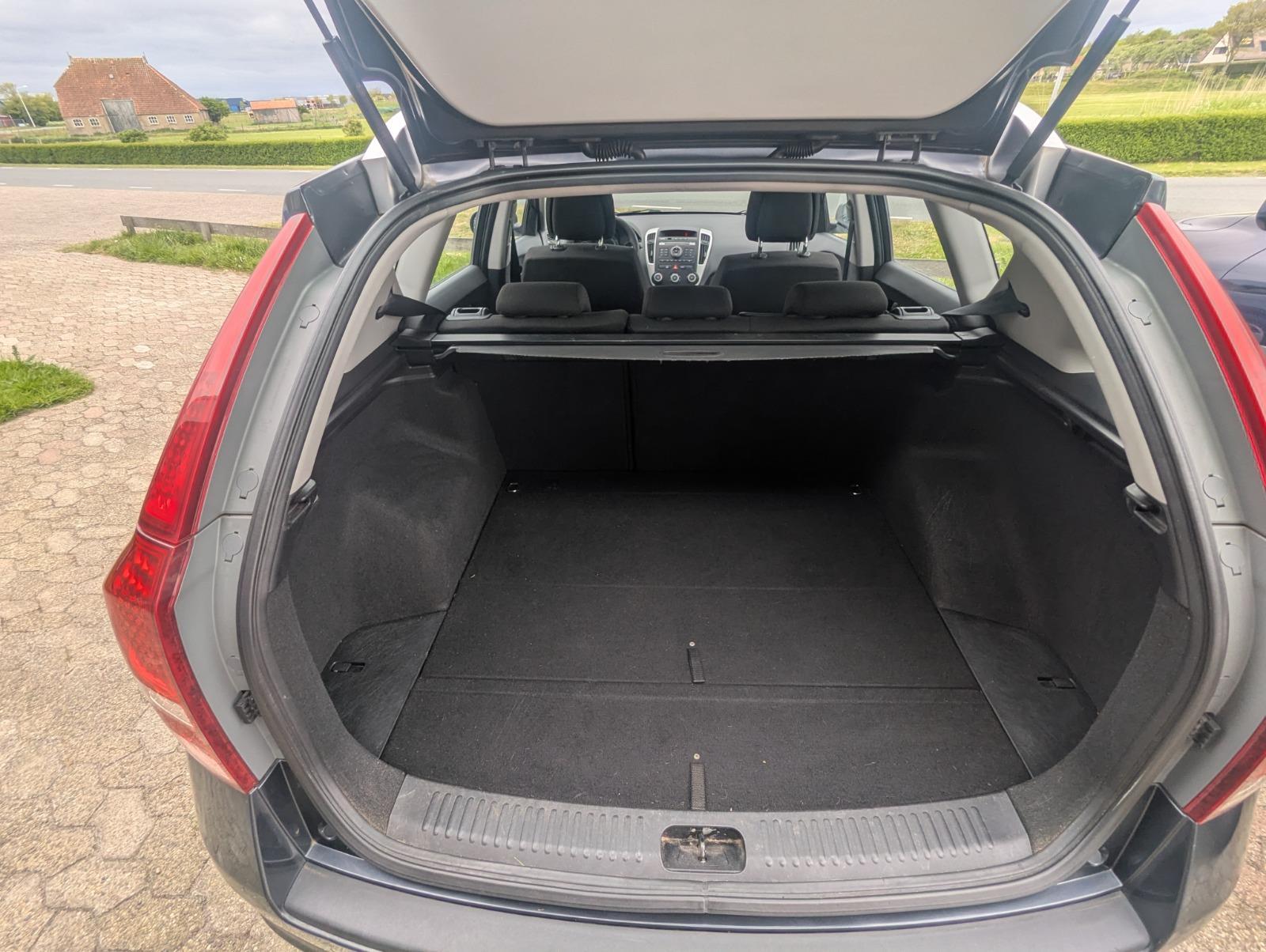 Kia | cee'd Sporty Wagon | 1.4 CVVT X-tra | 2011 | 78,355 km | 72PHT6 | Logical
