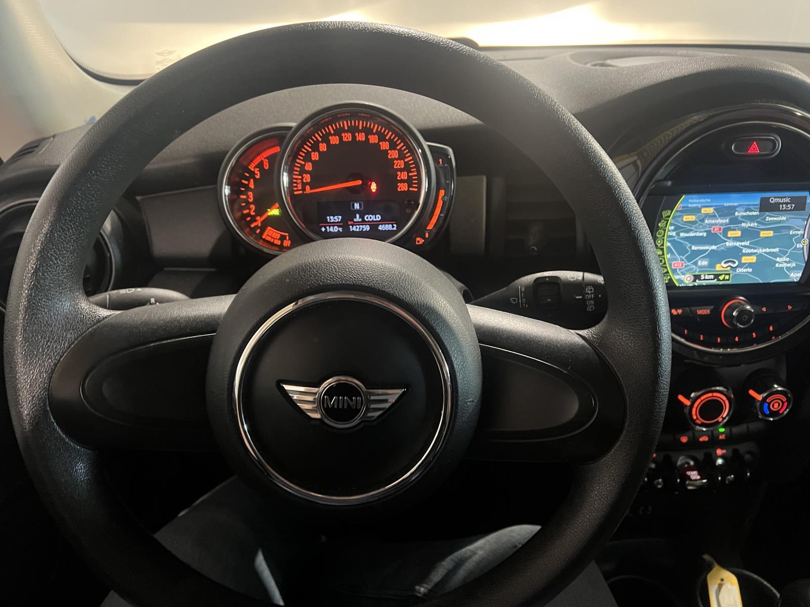 Mini | Mini | 1.5 One D Business | 2017 | 142.759 km | T399NN | Geen oordeel