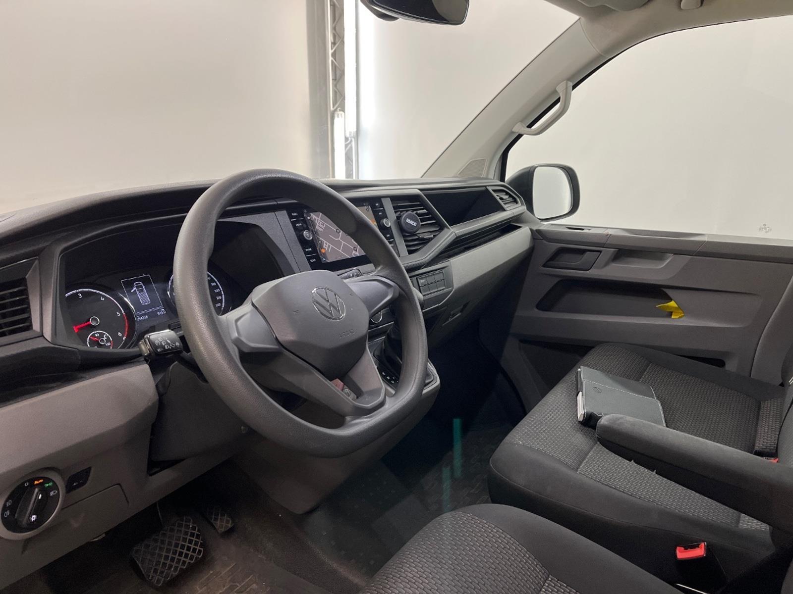 Volkswagen Transporter 2.0 TDI L2H1 28 Highline | 2023 | 254,353 km | Automatic | VVT58L | NAP: Makes sense
