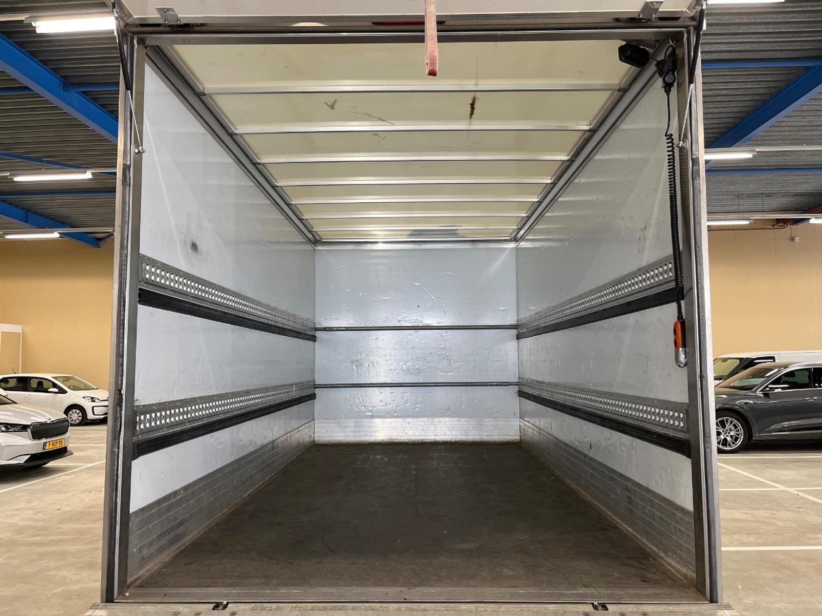 Volkswagen Crafter 35 2.0 TDI L4 Trendline | 2023 | 285.901 km | Automaat | VTS82J | NAP: Logisch
