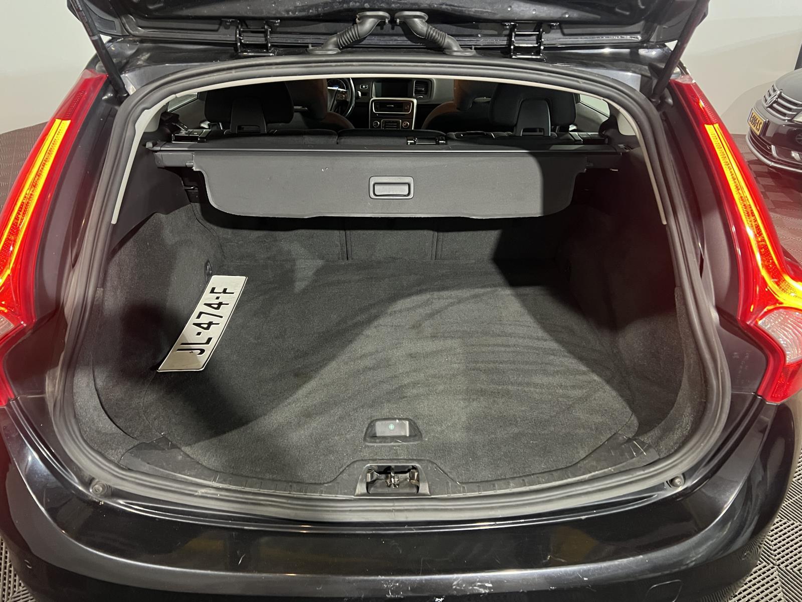 Volvo | V60 | 1.6 DRIVe Momentum | 2012 | 313,585 km | JL474F | No rating