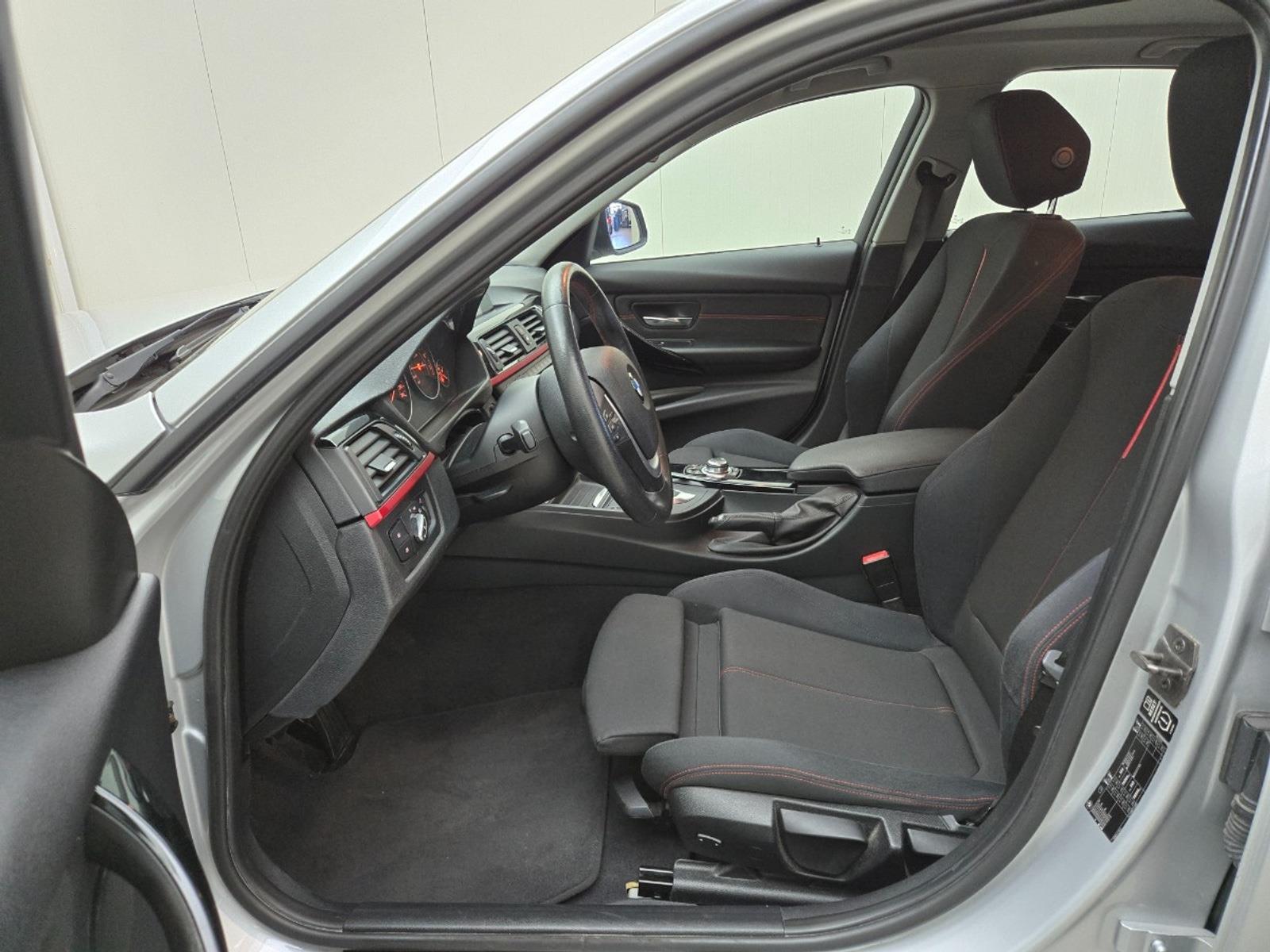 BMW 3-serie 316i Business | 2016 | 39.817 km | Automaat | JR303F | NAP: Logisch