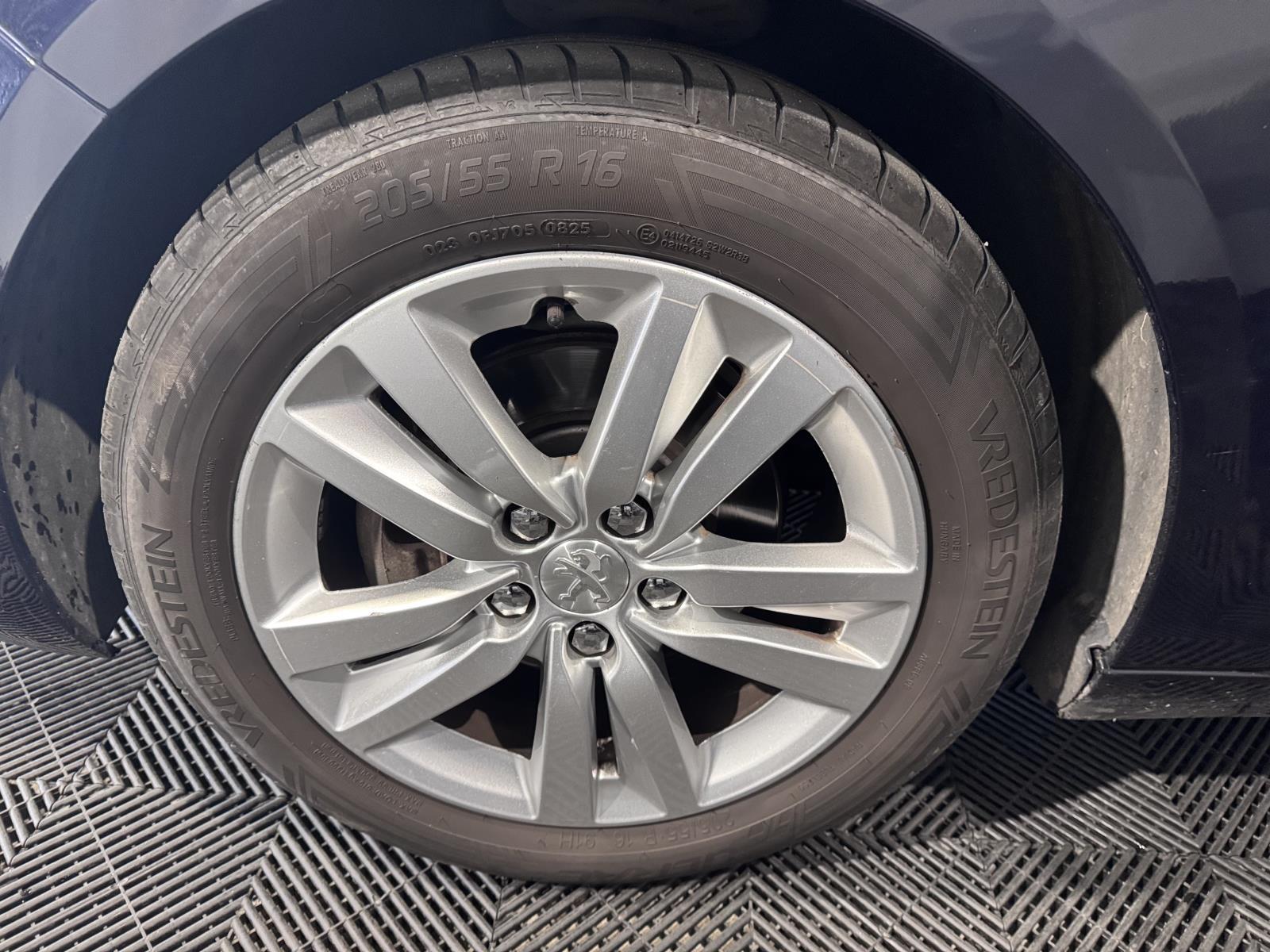 Peugeot | 308 SW | 1.2 PureTech Blue Lease Executive | 2017 | 175.669 km | NB507Z | Logisch