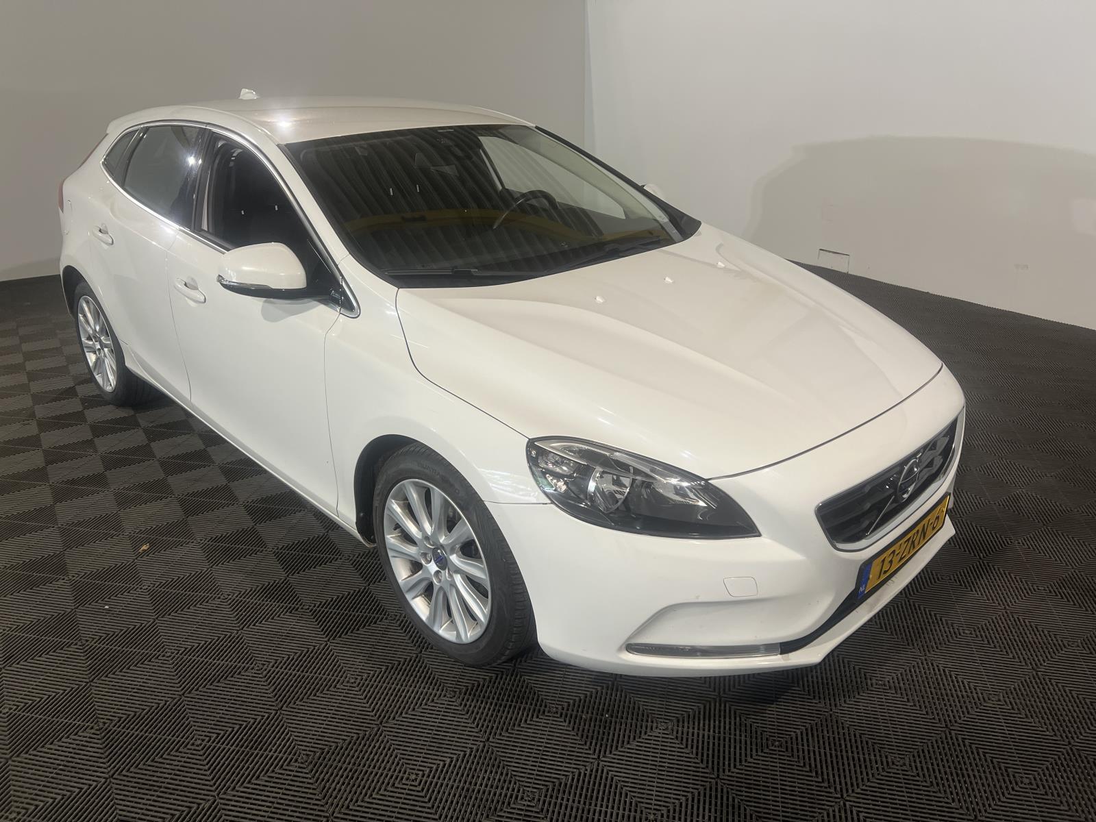 Volvo | V40 | 1.6 T3 Momentum | 2013 | 311,657 km | 13ZRN6 | Logical