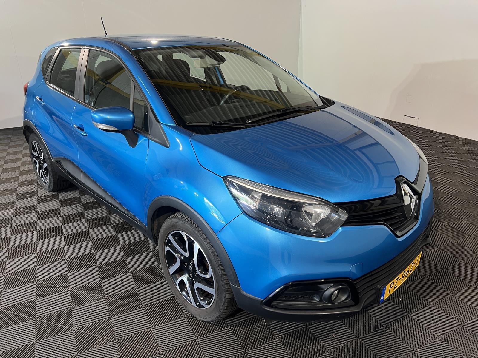 Renault | Captur | 0.9 TCe Dynamique | 2013 | 141,470 km | PZ962J | No rating