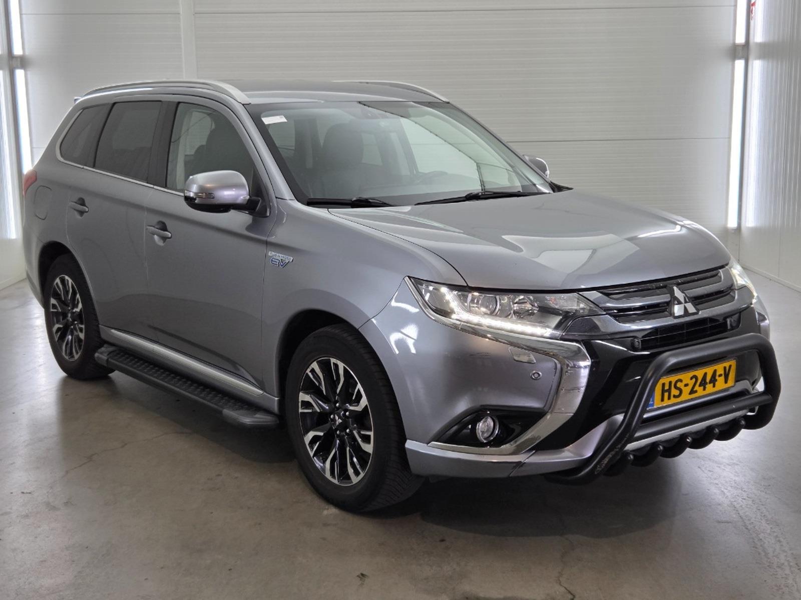 Mitsubishi Outlander 2.0 PHEV Executive Edition | 2015 | 423,443 km | Automatic | HS244V | NAP: Reasonable