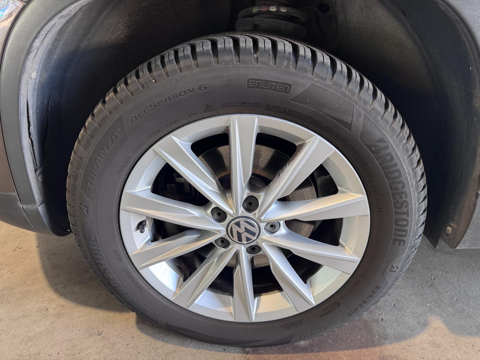 Volkswagen | Tiguan | 1.4 TSI Sport&Style | 2013 | 164,495 km | 3XND44 | No rating