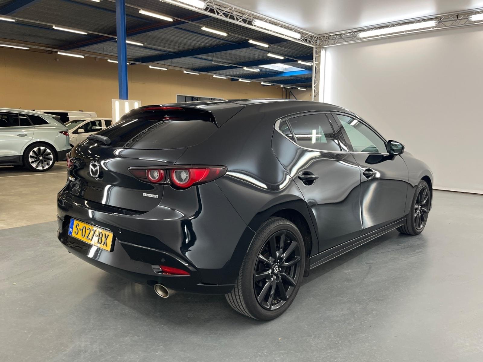 Mazda 3 2.0 e-SkyActiv-X M Hybrid 186 Luxury | 2023 | 184.880 km | S027BX | NAP: Logisch