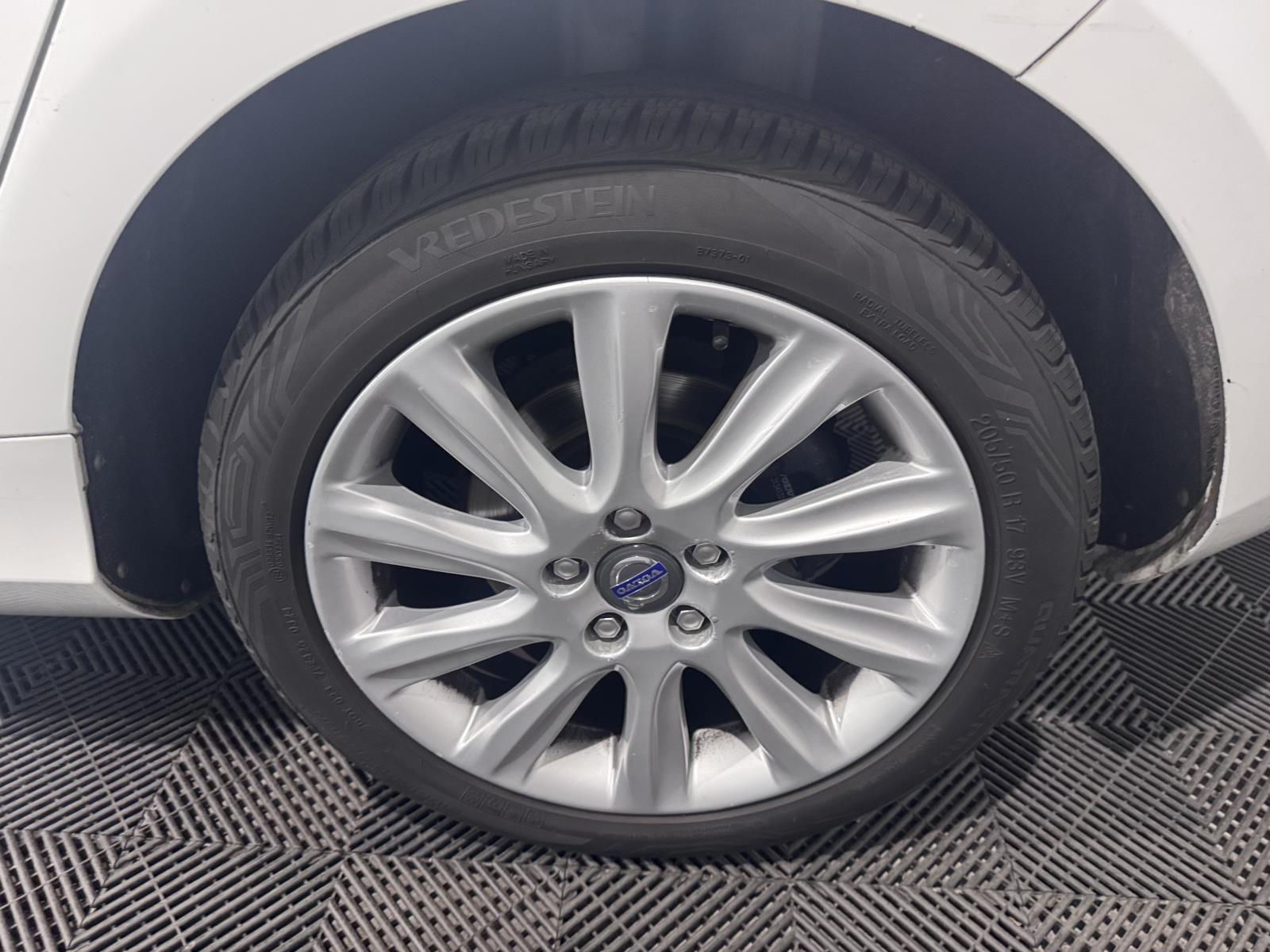 Volvo | V40 | 1.6 T3 Momentum | 2013 | 311,657 km | 13ZRN6 | Logical