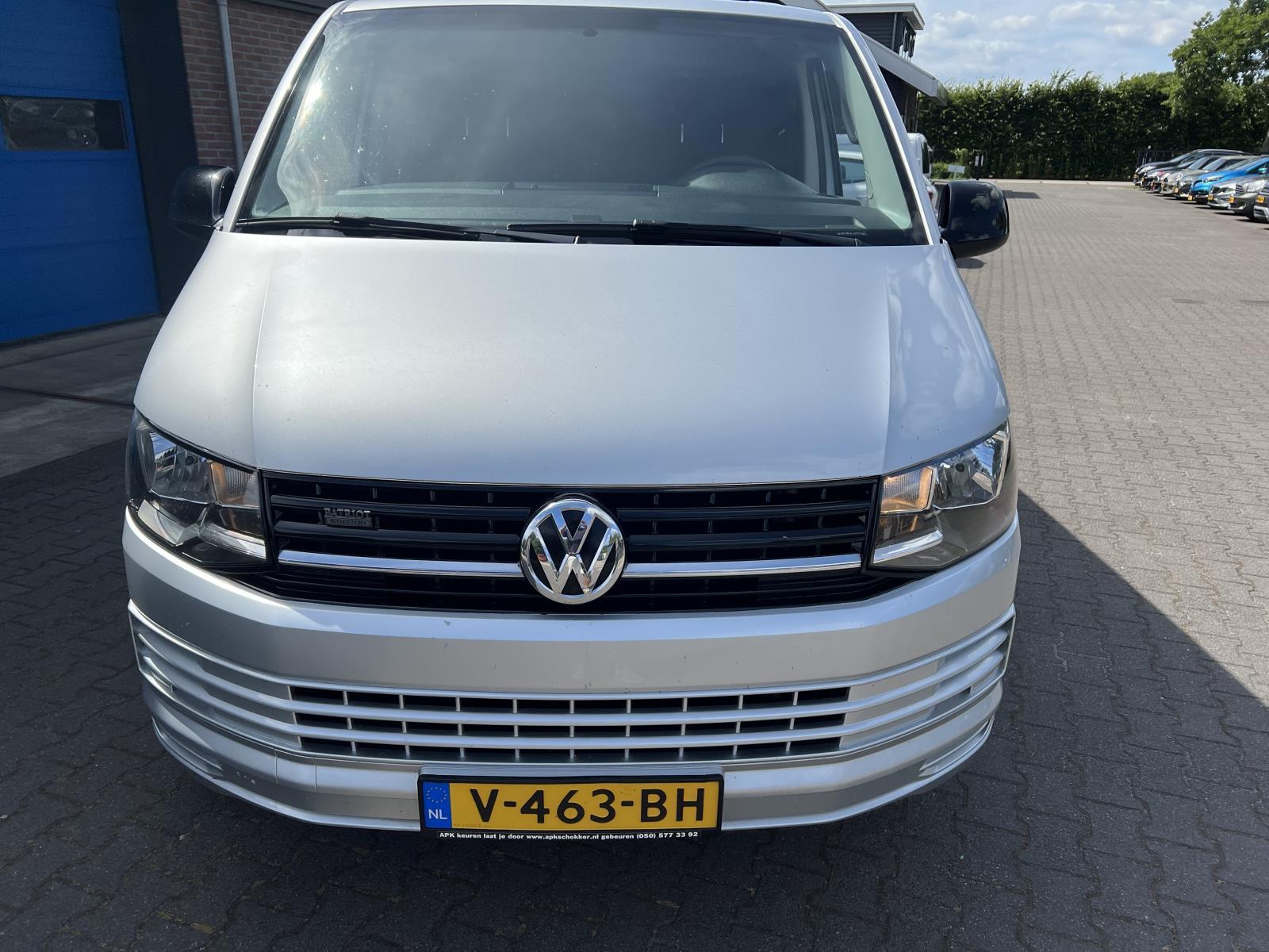 Volkswagen | Transporter | 2.0 TDI L2H1 DC Trendline | 2017 | 271.554 km | V463BH | Logisch