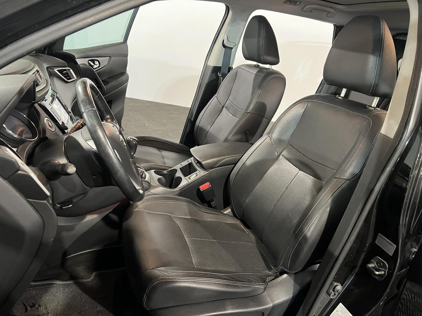 Nissan | Qashqai | 1.2 Premier Edition | 2014 | 90.715 km | J048BR | Geen oordeel