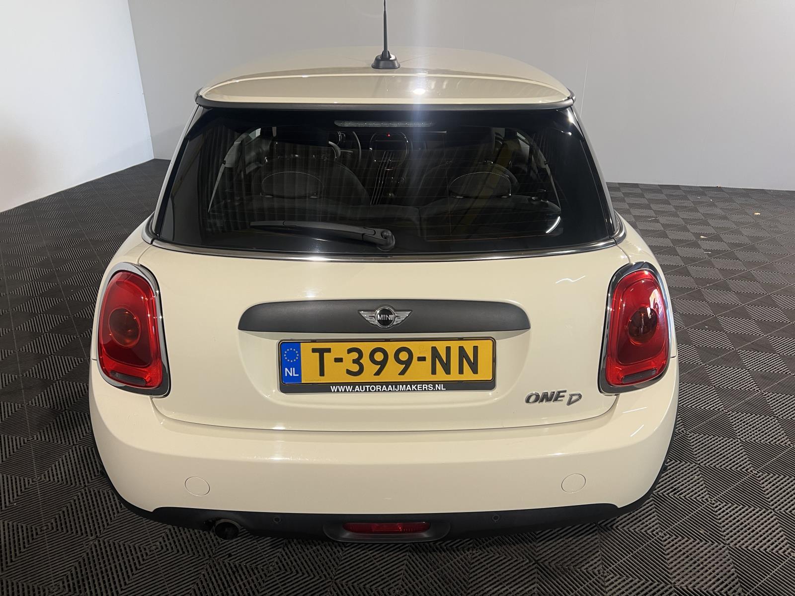 Mini | Mini | 1.5 One D Business | 2017 | 142.759 km | T399NN | Geen oordeel