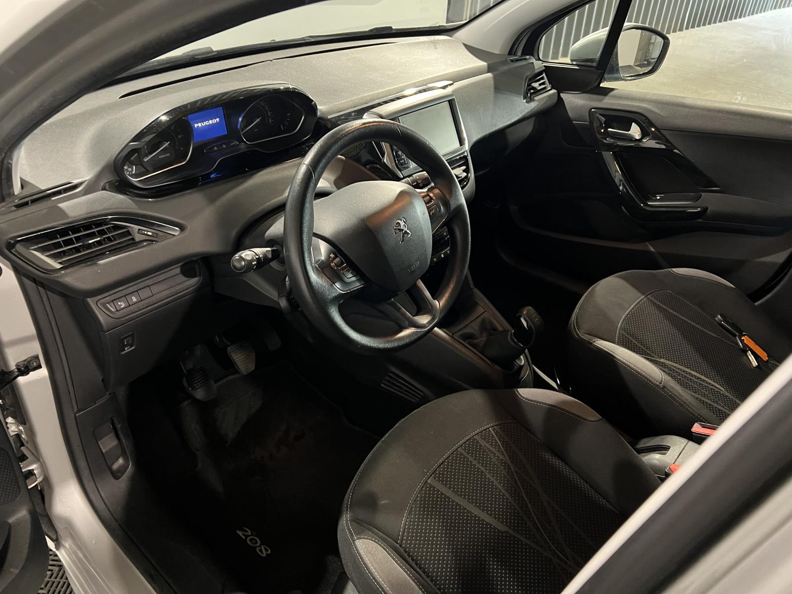 Peugeot | 208 | 1.2 VTi Envy | 2013 | 112.888 km | 9KDZ00 | Logisch