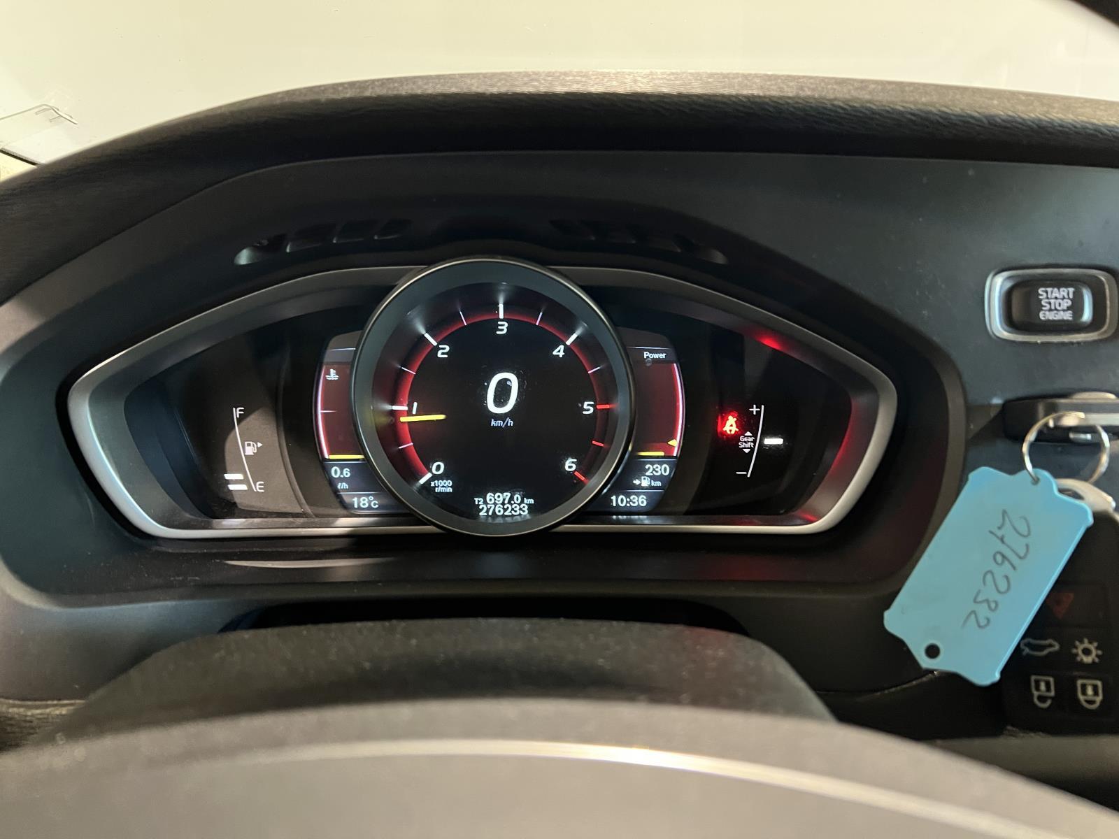 Volvo | V40 | 2.0 D2 Momentum | 2015 | 276.233 km | GG354K | Logisch