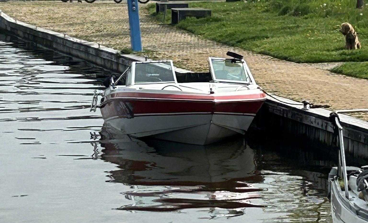 Conquest 3.0 L Mercruiser Inboard Speedboat | 1990 | 5-pers. | Incl. Trailer