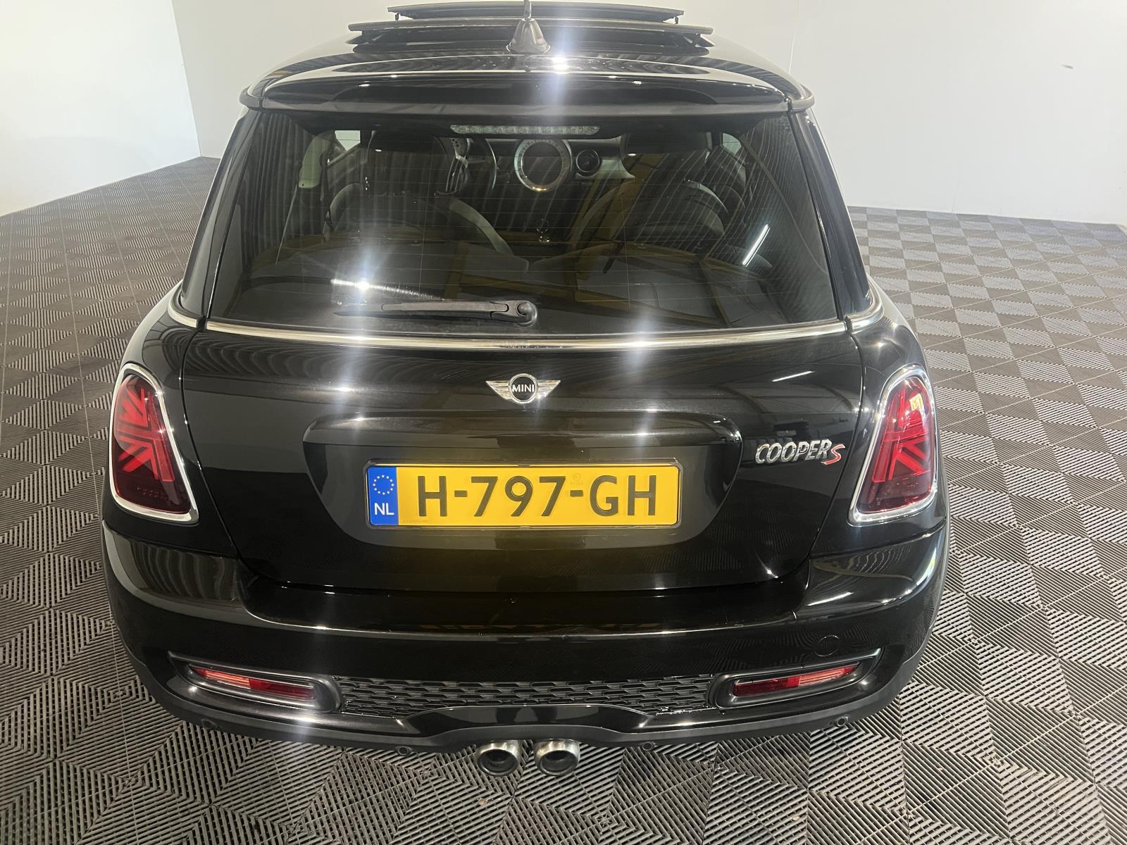 MINI | 3-Door | 1.6 Cooper S Chili | 2011 | 177,178 km | H797GH | No rating
