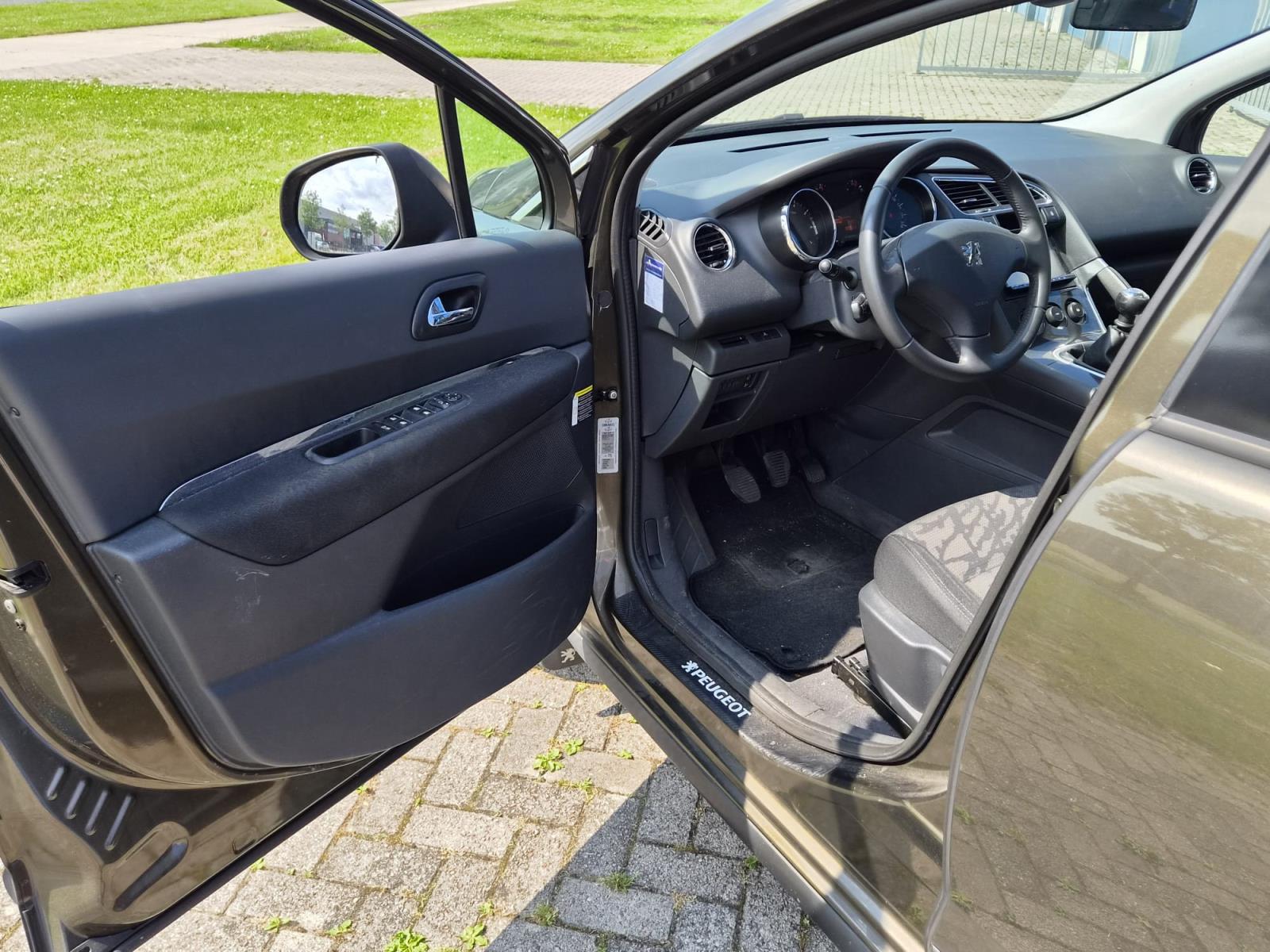 Peugeot | 3008 | 1.6 THP Blue Lease Executive | 2009 | 180,668 km | 57SPV5 | No rating