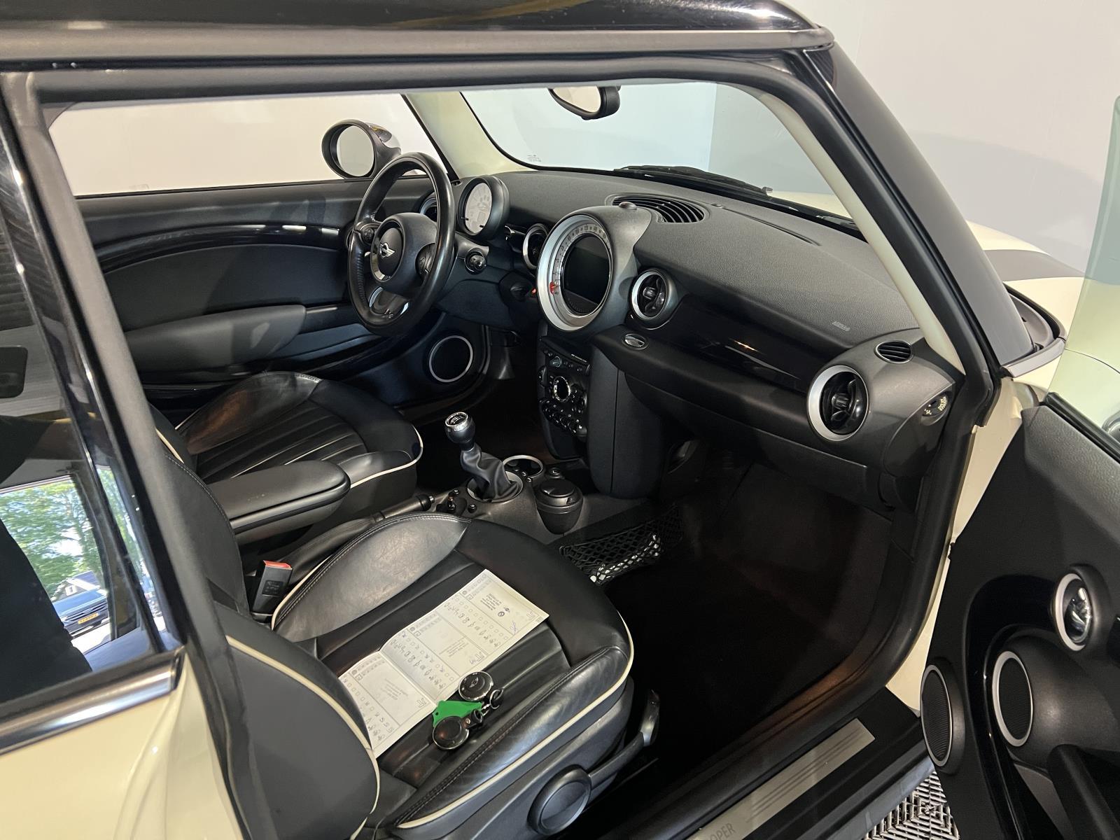 Mini | Cooper | 1.6 Cooper 10 Years | 2011 | 165,503 km | 77RJZ3 | Logical