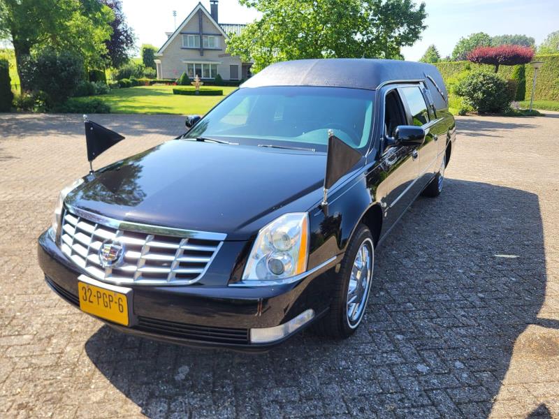 Cadillac | CADILLAC DEVILLE V8 Funeral Car | 2006 | 287,268 km | 32PGP6 | No rating