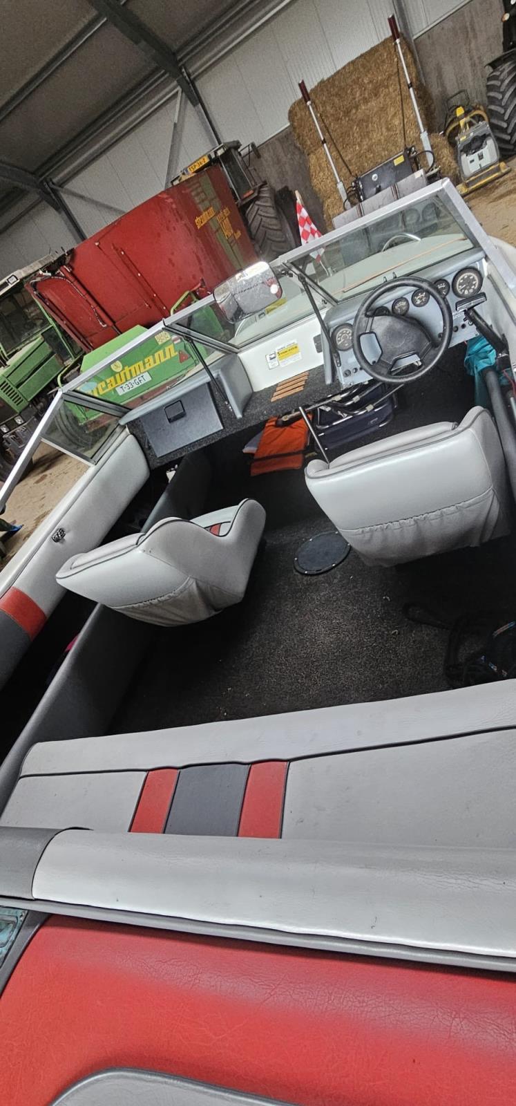 Conquest 3.0 L Mercruiser Inboard Speedboat | 1990 | 5-pers. | Incl. Trailer