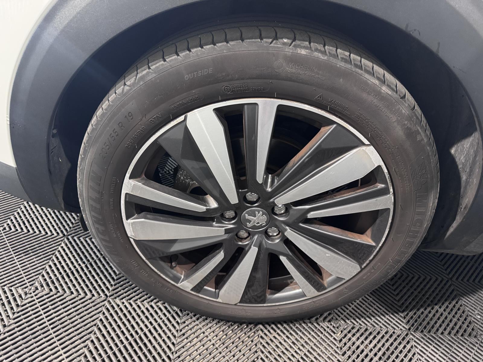 Peugeot | 3008 | 1.2 PureTech GT Line | 2017 | 164.306 km | NH685B | Logisch