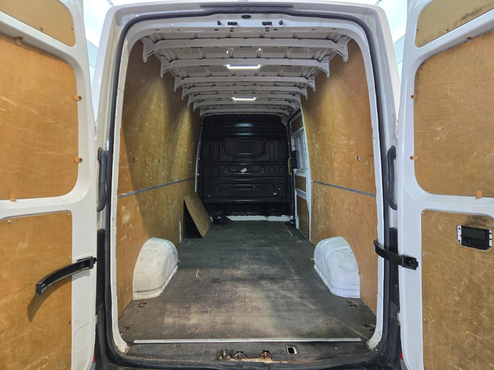 Volkswagen Crafter 35 2.0 TDI L4H3 Highline | 2018 | 272.440 km | V413KN | NAP: Logisch