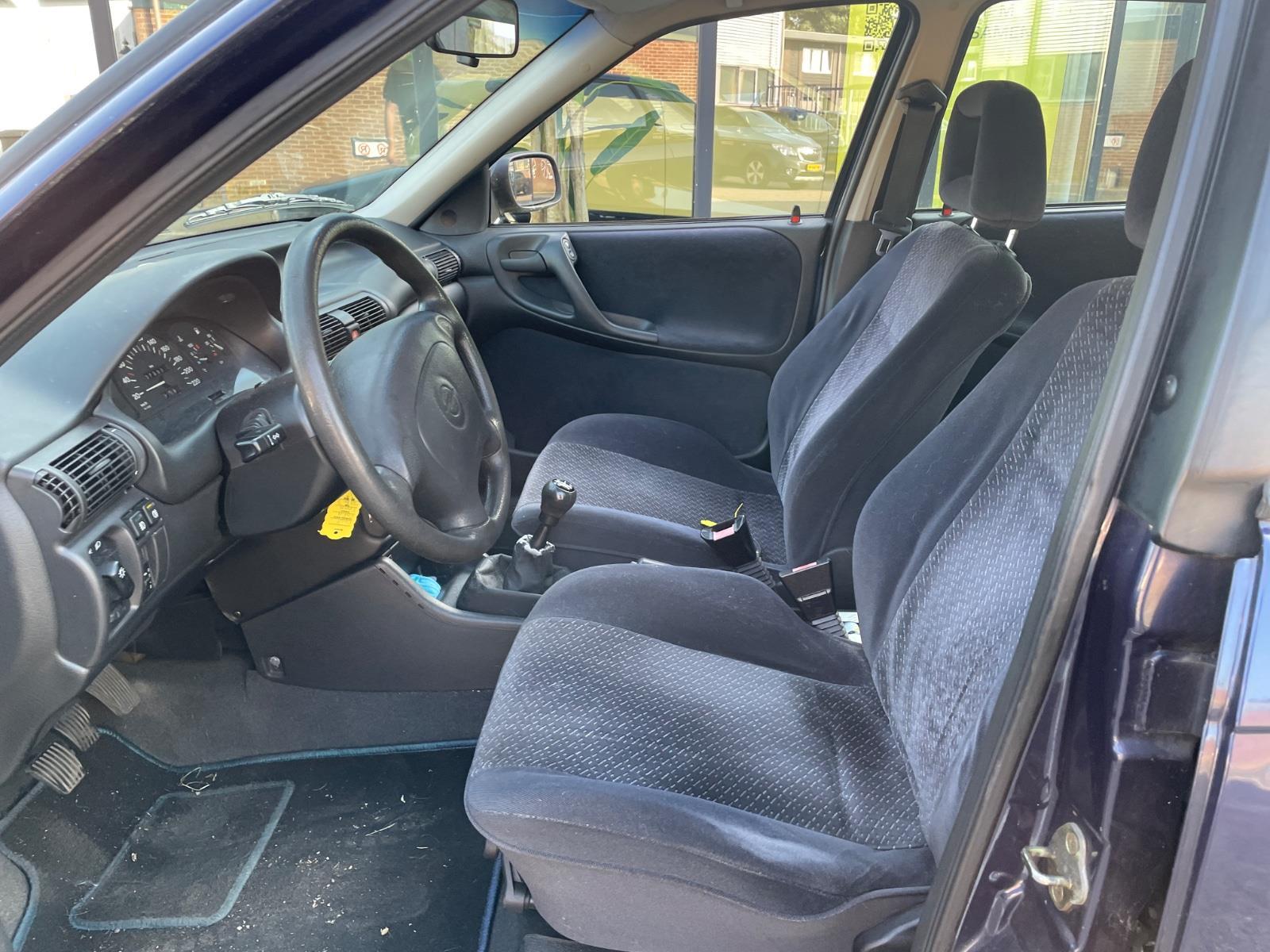 Opel Astra 1.6i Sport | 1998 | 207,414 km | TPFV70 | NAP: Makes sense