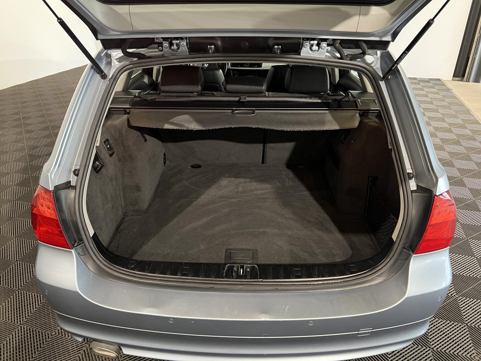 BMW | 3-serie Touring | 318d Corporate Lease High Executive | 2010 | 364.187 km | HK642S | Geen oordeel