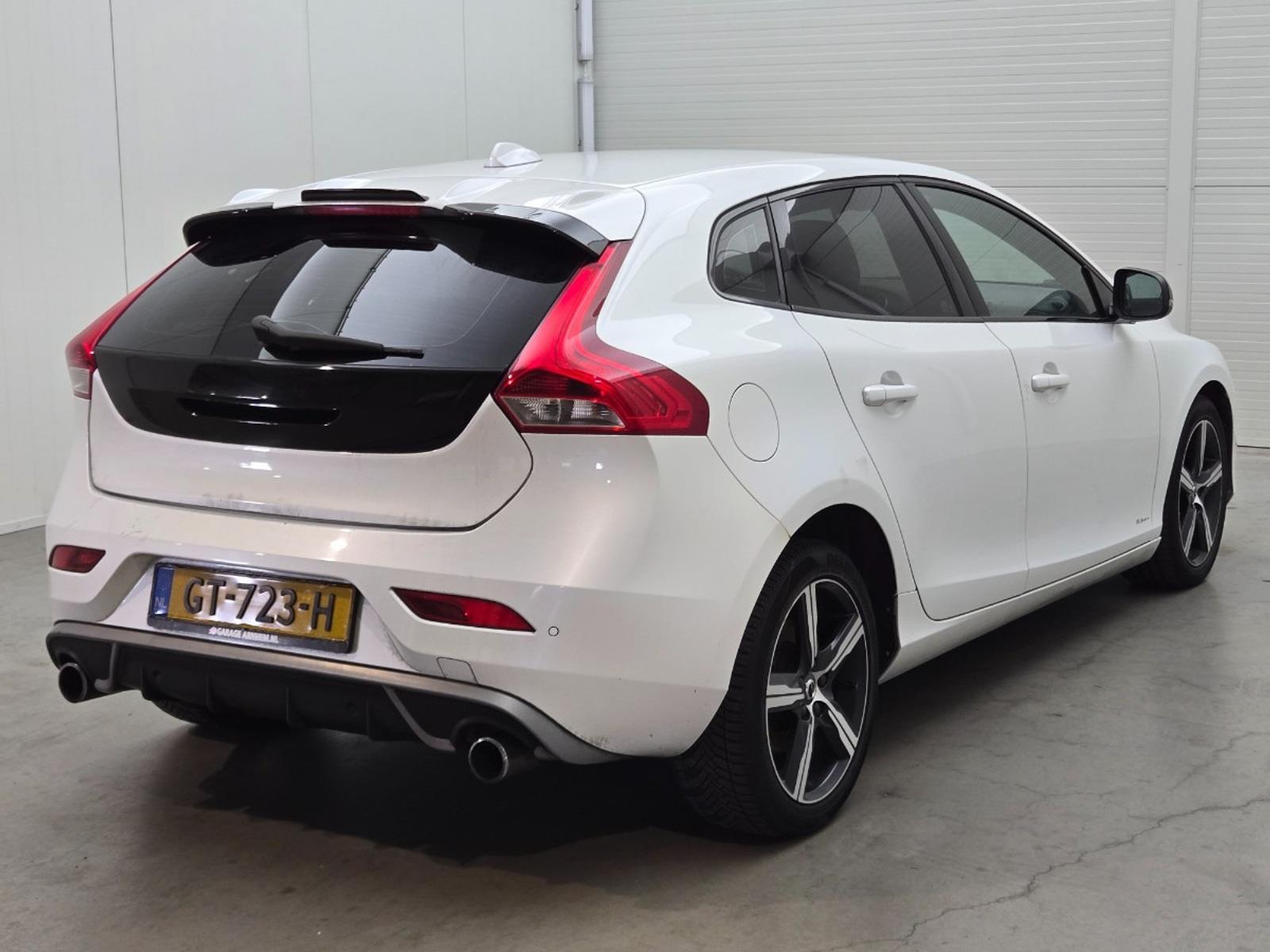 Volvo V40 2.0 D2 R-Design Business | 2015 | 445.268 km | GT723H | NAP: Logisch