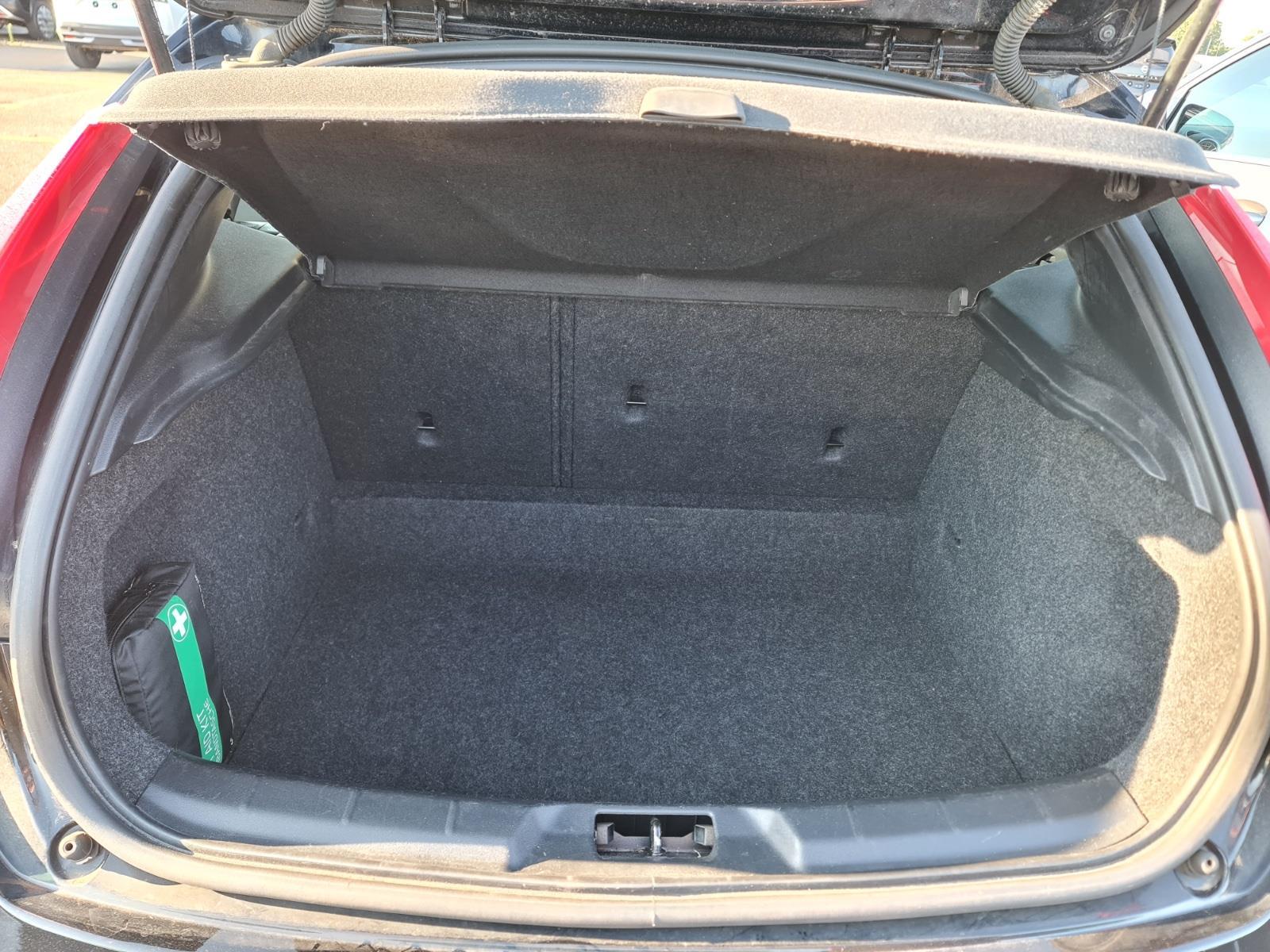 Volvo V40 1.6 D2 Summum | 2013 | 329,819 km | 15ZRK6 | NAP: Makes sense