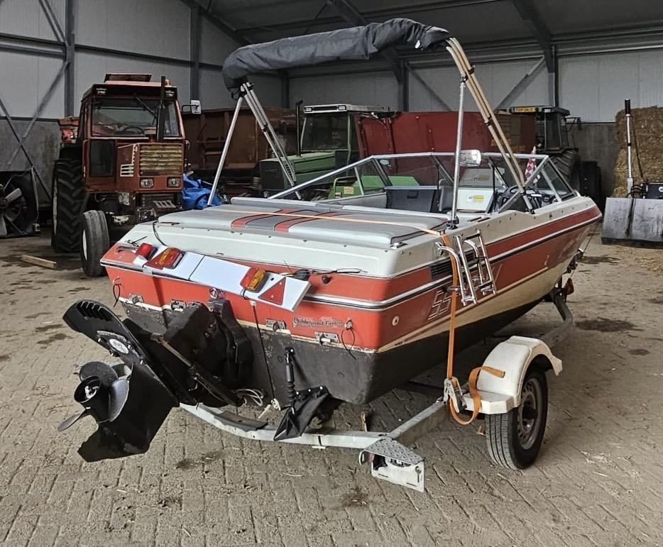Conquest 3.0 L Mercruiser Inboard Speedboat | 1990 | 5-pers. | Incl. Trailer