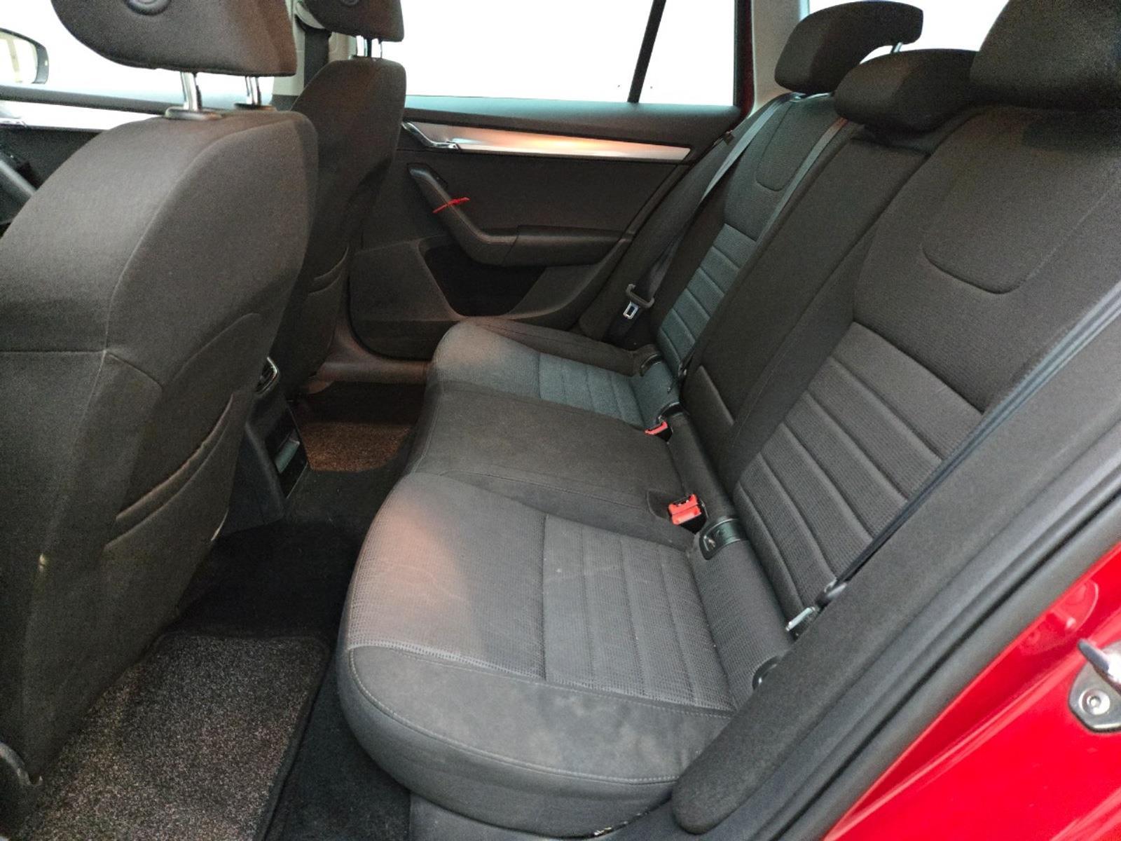 Skoda Octavia Combi 1.6 TDI Elegance Businessline Station Wagon | 2014 | 282,705 km | Automatic | 5XDG13 | NAP: Makes sense