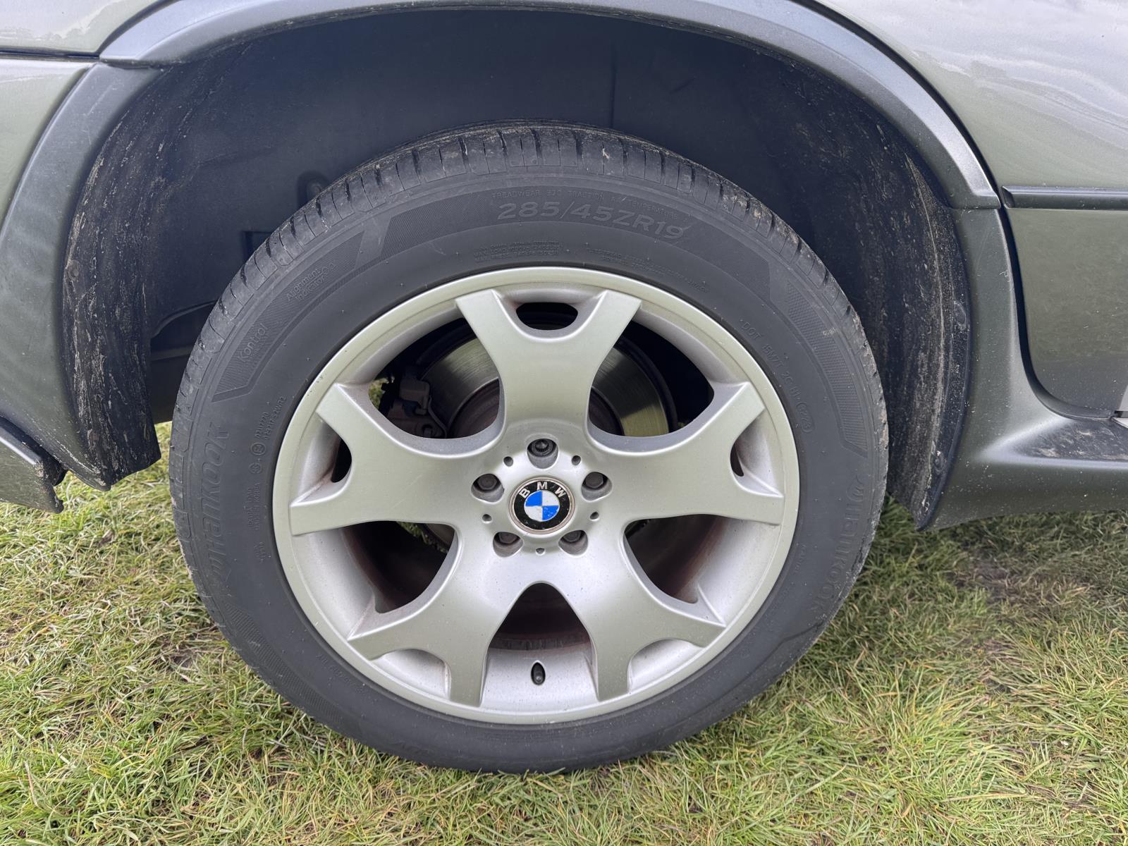 BMW | X5 | 4.4i High Executive | 2004 | 249.995 km | 77PJXH | Logisch