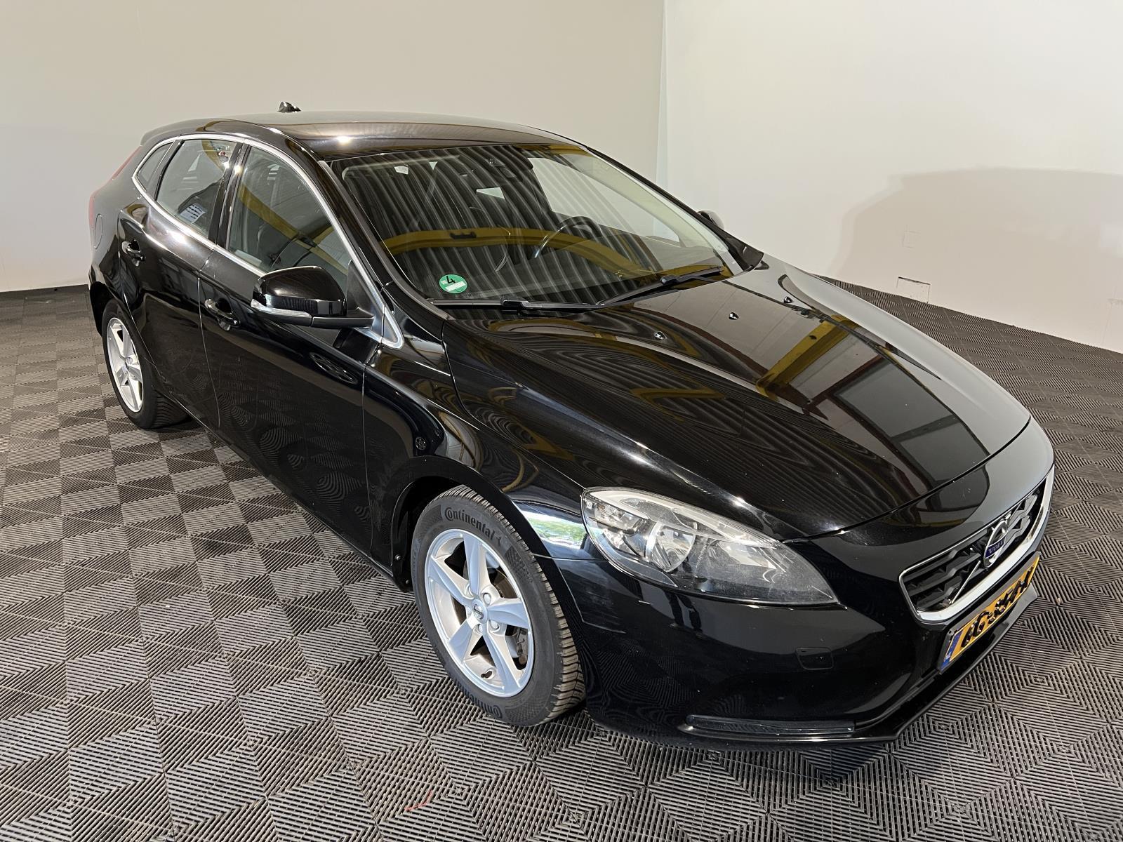 Volvo | V40 | 2.0 D2 Momentum | 2015 | 276.233 km | GG354K | Logisch