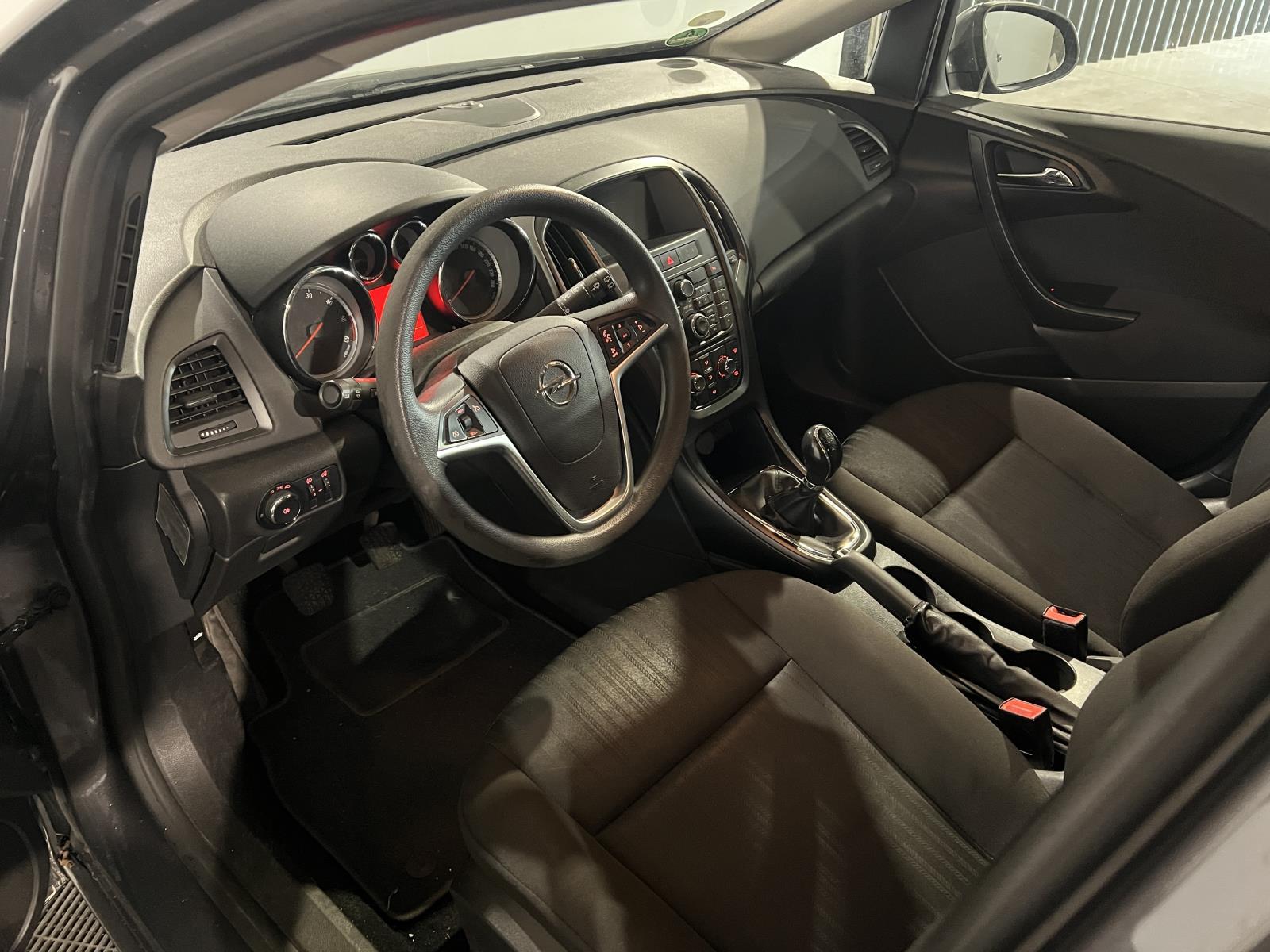 Opel | Astra Sports Tourer | 1.3 CDTi S/S Business Edition | 2012 | 308.154 km | 54TKD2 | Logisch