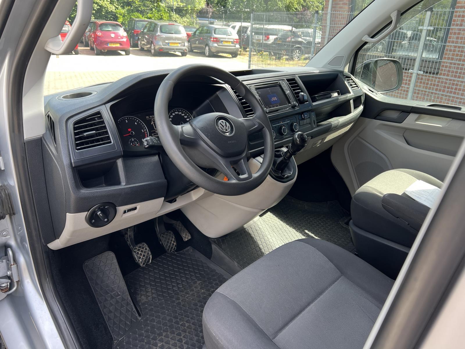 Volkswagen | Transporter | 2.0 TDI L2H1 DC Trendline | 2017 | 271.554 km | V463BH | Logisch