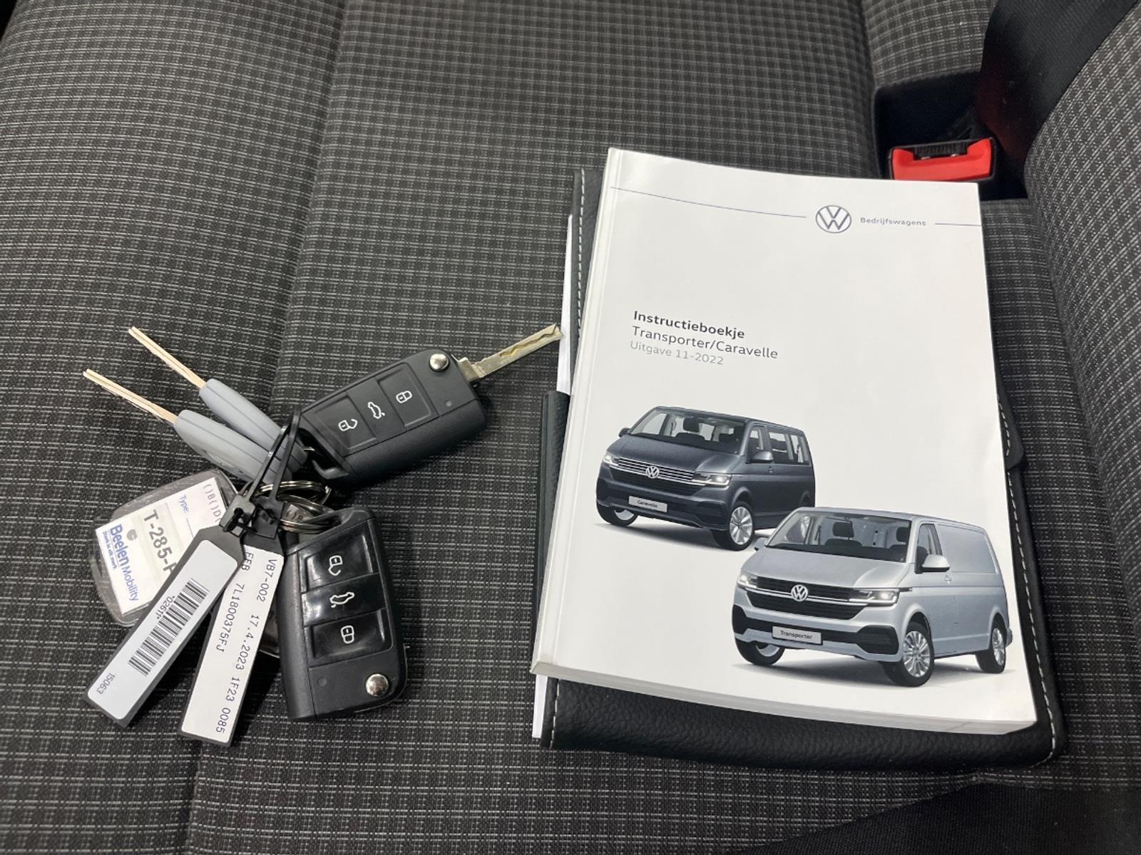 Volkswagen Transporter Kombi 2.0 TDI L2H1 Personenbus | 2023 | 262.972 km | T285FB | NAP: Logisch