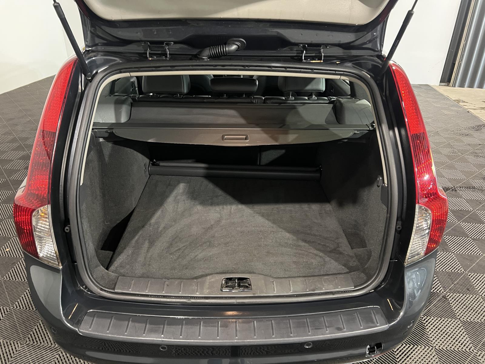 Volvo | V50 | 2.0 Momentum | 2009 | 321,169 km | 53JZG3 | Logical