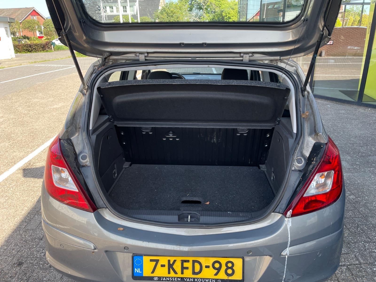 Opel Corsa 1.4-16V Design Edition | 2013 | 90,769 km | 7KFD98 | NAP: Makes sense