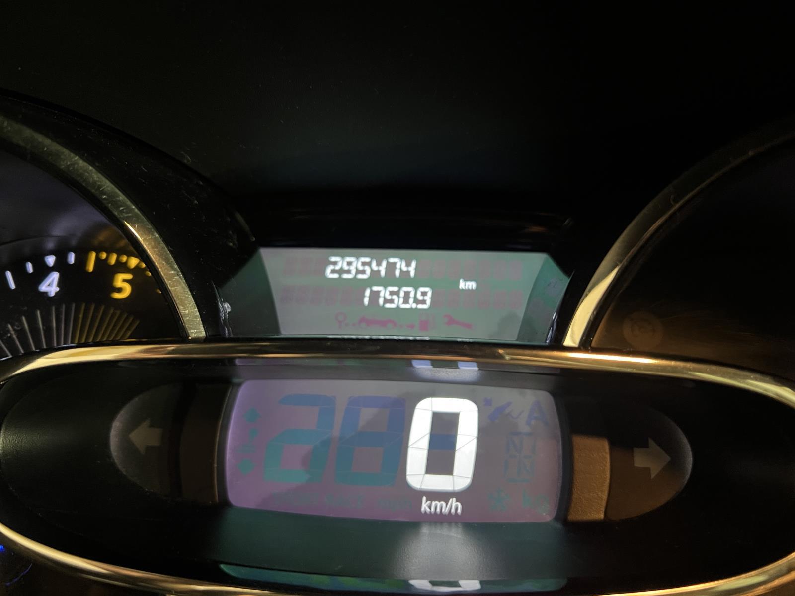 Renault | Clio Estate | 1.5 dCi ECO Expression | 2015 | 295.474 km | 5ZHD20 | Logisch