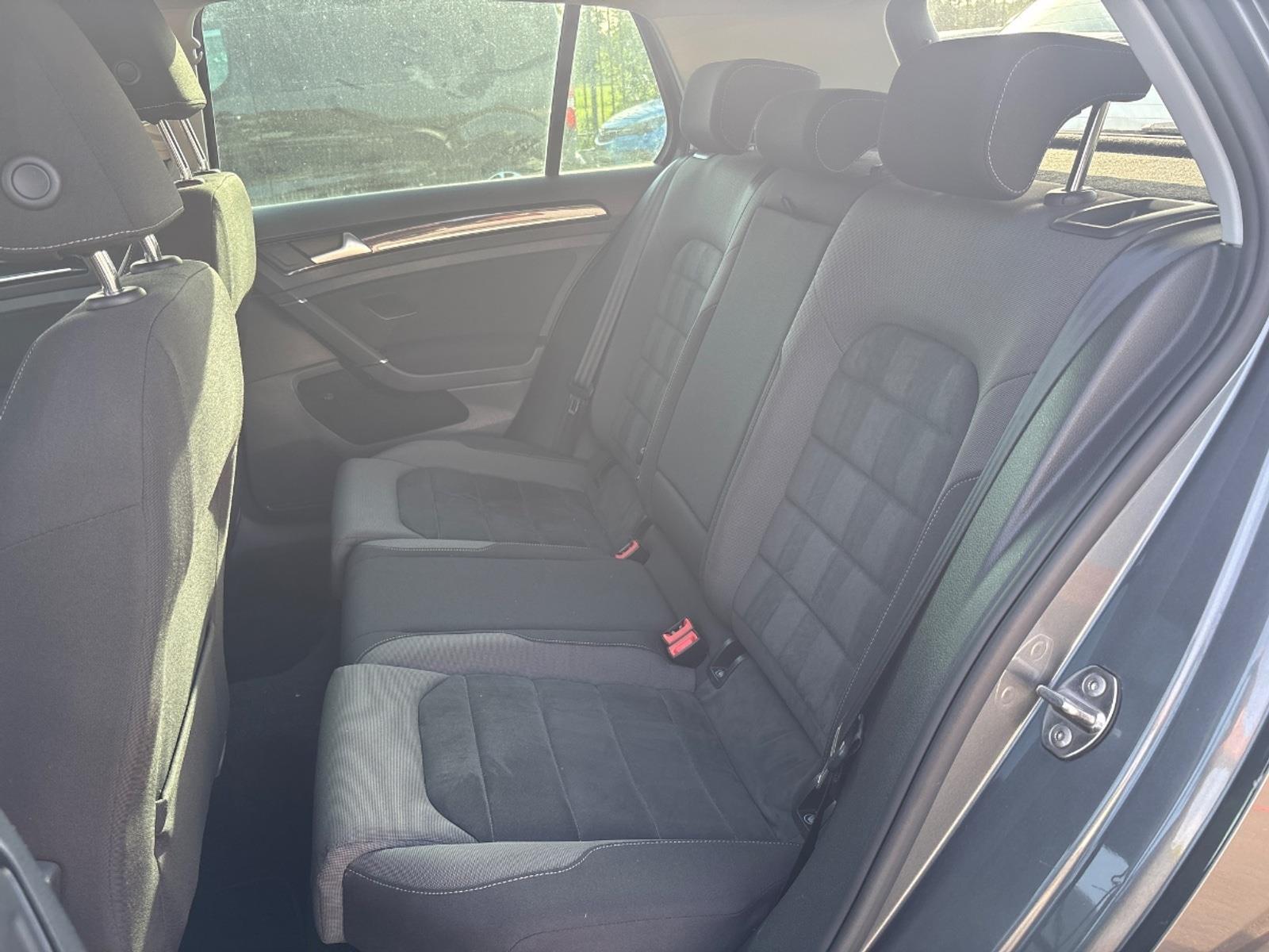 Volkswagen Golf 1.4 TSI Highline Business R | 2017 | 18.750 km | Automaat | X153FD | NAP: Geen oordeel