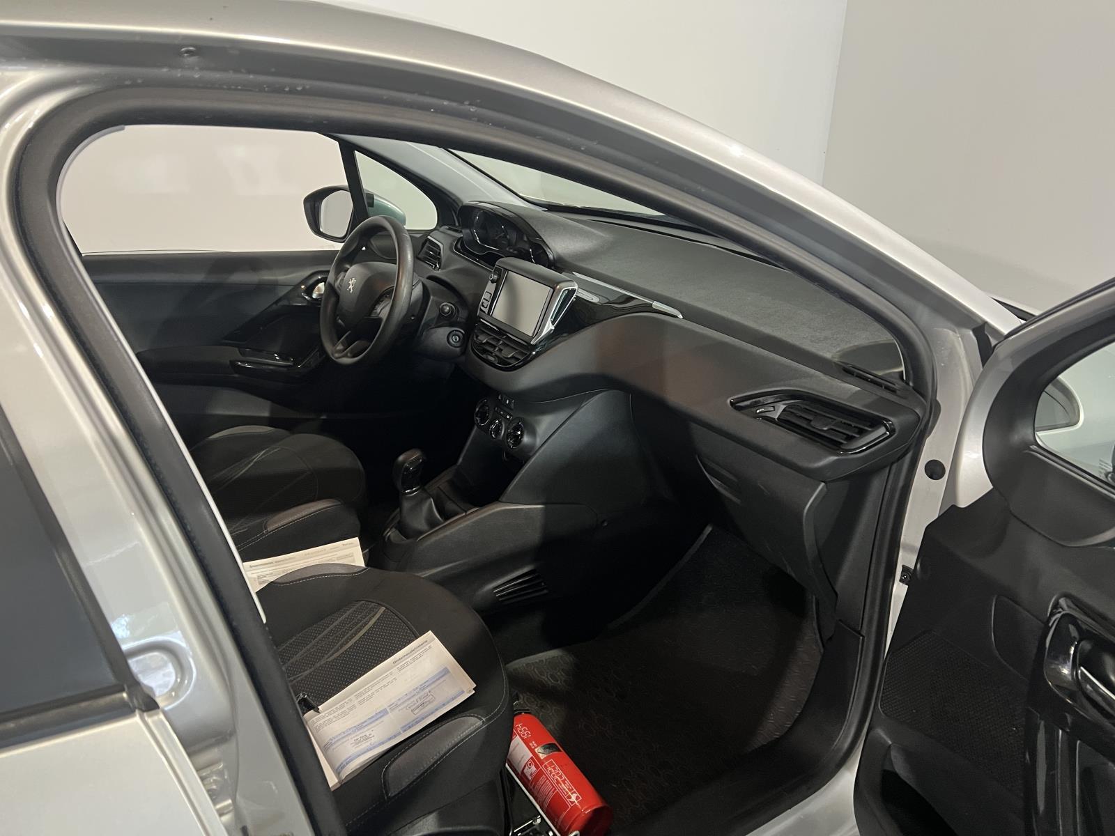 Peugeot | 208 | 1.2 VTi Allure | 2015 | 146,433 km | JV227N | No rating