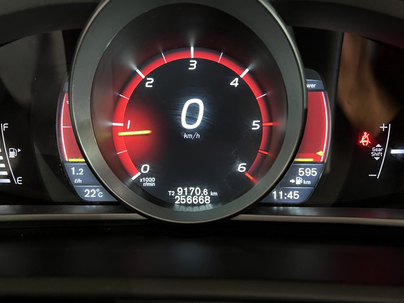 Volvo | V40 | 2.0 D2 Ocean Race Business | 2015 | 256.668 km | HN300B | Geen oordeel